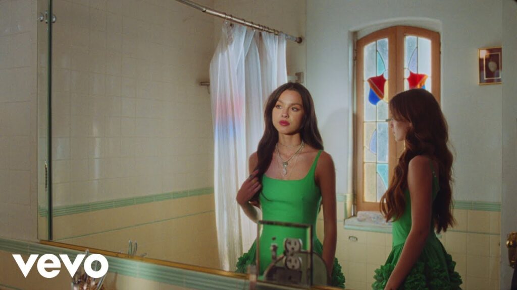 DEJA VU LYRICS - Olivia Rodrigo DEJA VU LYRICS - Olivia Rodrigo